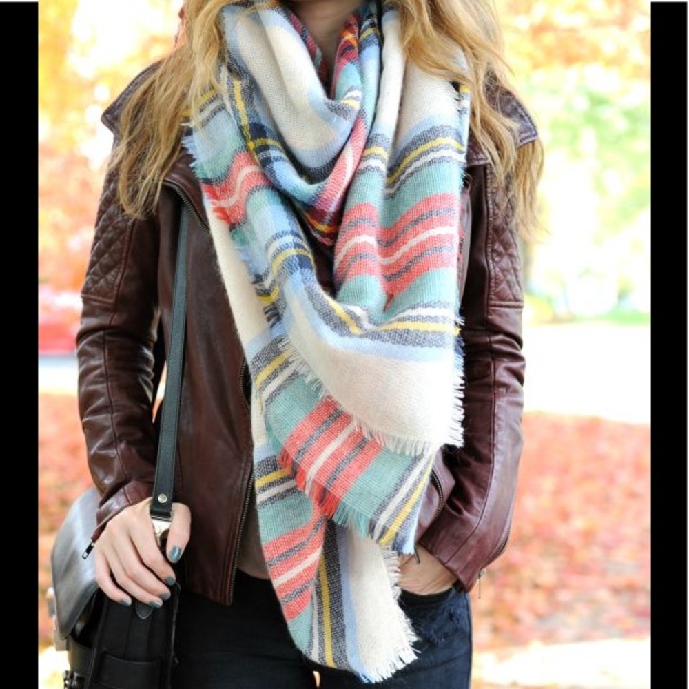 🍁aerie large, lightweight, soft, ivory, red, green, navy plaid blanket scarf